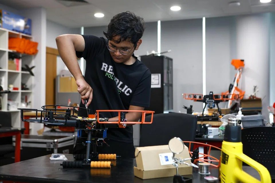 WAKIL NEGARA: Encik Shafriel Nur Iman, pelajar tahun tiga jurusan pengurusan penerbangan di Politeknik Republic (RP), akan mewakili Singapura dalam Pertandingan WorldSkills (WSC) ke-48 di Shanghai dari 22 hingga 27 September.