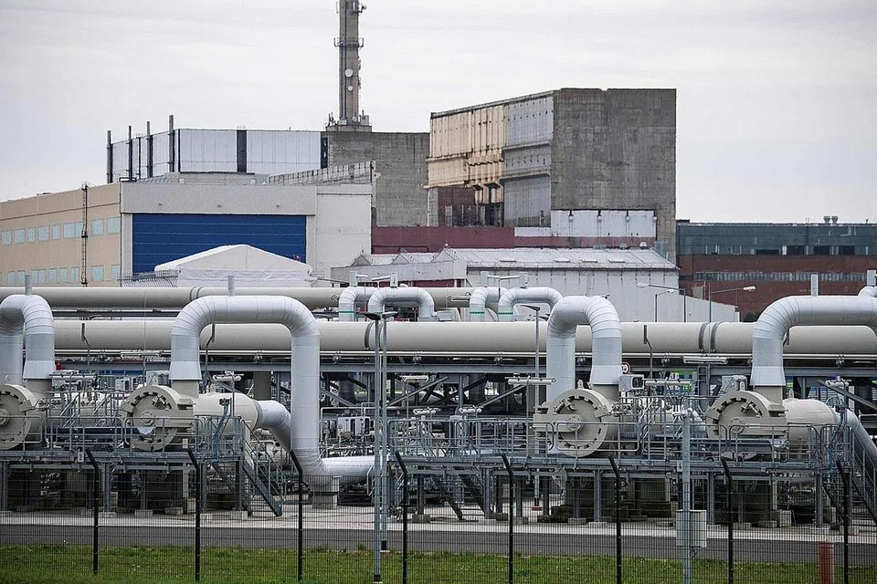 KURANGKAN BEKALAN RUSSIA: Pencerobohan Ukraine oleh Russia, pembekal gas utama Eropah, telah mendorong Kesatuan Eropah untuk memikirkan semula dasar tenaganya di tengah-tengah kebimbangan mengenai kejutan bekalan bahan tenaga. - Foto AFP