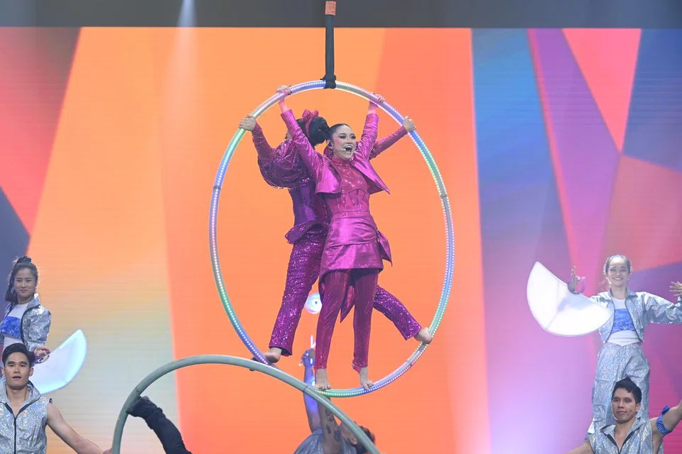 Ayda Jebat (depan) dan Aisha Retno bekerjasama dalam pusingan kolaborasi dengan masing-masing menampakkan semangat bersaing secara sihat.