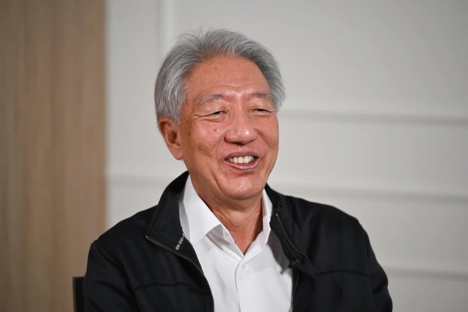 Menteri Kanan, Encik Teo Chee Hean (gambar), berkongsi bahawa beliau mengenali Perdanan Menteri, Encik Lee Hsien Loong, sebelum mereka menceburi politik.