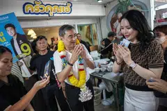 Abhisit Vejjajiva, perdana menteri thailand, parti demokrat, pilihan raya Thailand