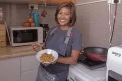 BOLEH DICUBA: Beriani quinao dan dal ini memang unik. Tetapi rasanya tidak banyak berbeza dengan beriani biasa kerana ia tetap menggunakan rempah-ratus yang hampir sama dengan rempah untuk memasak nasi dan lauk beriani. - Foto BH oleh IQBAL FAIZAL