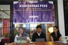 Siti Nadia Tarmizi (kiri), Pengarah Penyakit Tidak Berjangkit di Kementerian Kesihatan, berucap dalam persidangan kawalan tembakau belia anjuran Majlis Belia Indonesia untuk Perubahan Taktikal (IYCTC) di Jakarta, Khamis, 17 Julai 2025. (Gambar edaran)