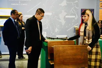 Dr Maliki (dua dari kanan) turut berpeluang mengadakan lawatan ke Muzium Lombong dan Logam.                    