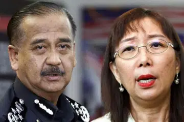 Ketua Polis Malaysia, Tan Sri Razarudin Husain (kiri), dan Naib Pengerusi Parti Tindakan Demokratik (DAP) merangkap Ahli Parlimen Seputeh, Cik Teresa Kok.