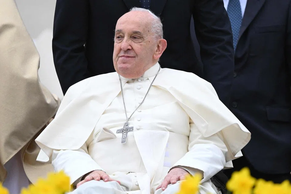 Paus Francis menghadiri perhimpunan di dataran St Peter di Vatican pada 31 Mac 2024, sempena perayaan Easter. 
