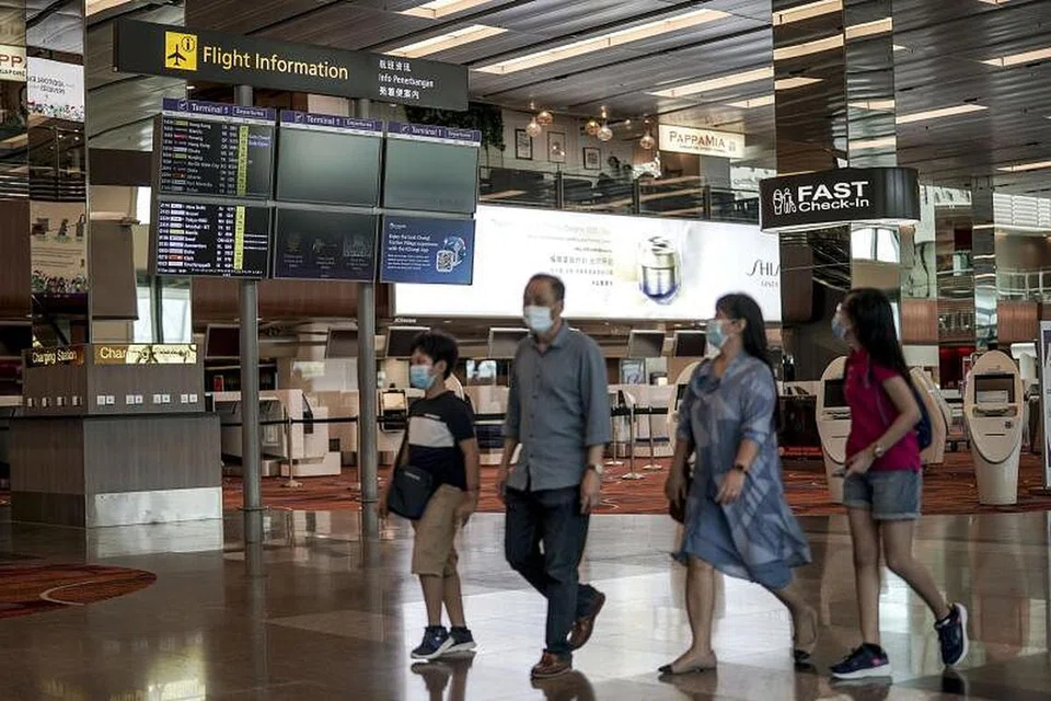 TIADA KES TEMPATAN: Sebanyak 17 kes import jangkitan Covid-19 baru dikenal pasti Kementerian Kesihatan (MOH) pada Sabtu (19 Disember). - Foto EPA-EFE/WALLACE WOON