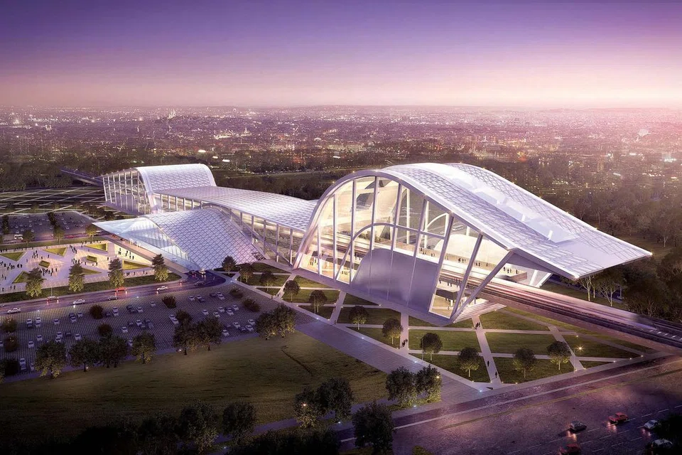 PROJEK HSR: Lakaran artis bagi sebuah stesen projek Kereta Api Berkelajuan Tinggi (HSR) di Batu Pahat. Malaysia kini mengalu-alukan saranan daripada syarikat setempat dan antarabangsa untuk memulihkan semula projek HSR Kuala Lumpur-Singapura yang telah dibatalkan lebih dua tahun lalu.