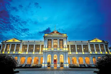 ISTANA DAN SRI TEMASEK: Dari sebuah ladang pala dan kini menjadi tempat kediaman dan pejabat rasmi Presiden Singapura, Istana dan Sri Temasek dibina pada 1869. Ia merupakan Kediaman Pemerintah bagi kerajaan Britain dan kemudian dijadikan sebagai Ibu Pejabat Besar Pasukan Ekspedisi Selatan oleh tentera Jepun semasa Perang Dunia Kedua. - Foto BH oleh STEPHANIE YEOW