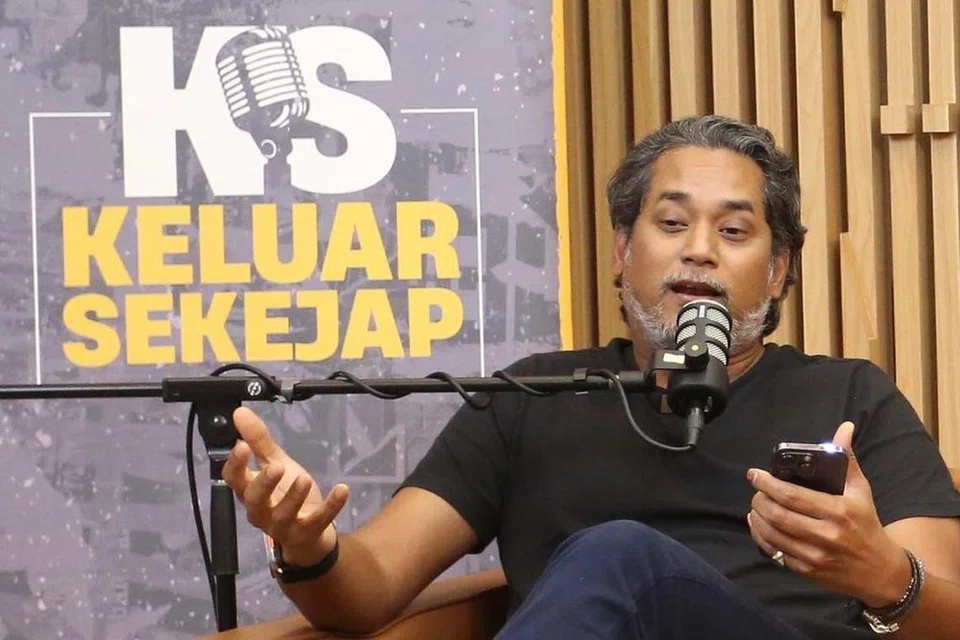 TEPATI RAMALAN: Mantan menteri Malaysia, Encik Khairy Jamaluddin, menyifatkan kemenangan Encik Tharman Shanmugaratnam sebagai Presiden Singapura sebagai sudah dijangka. 
