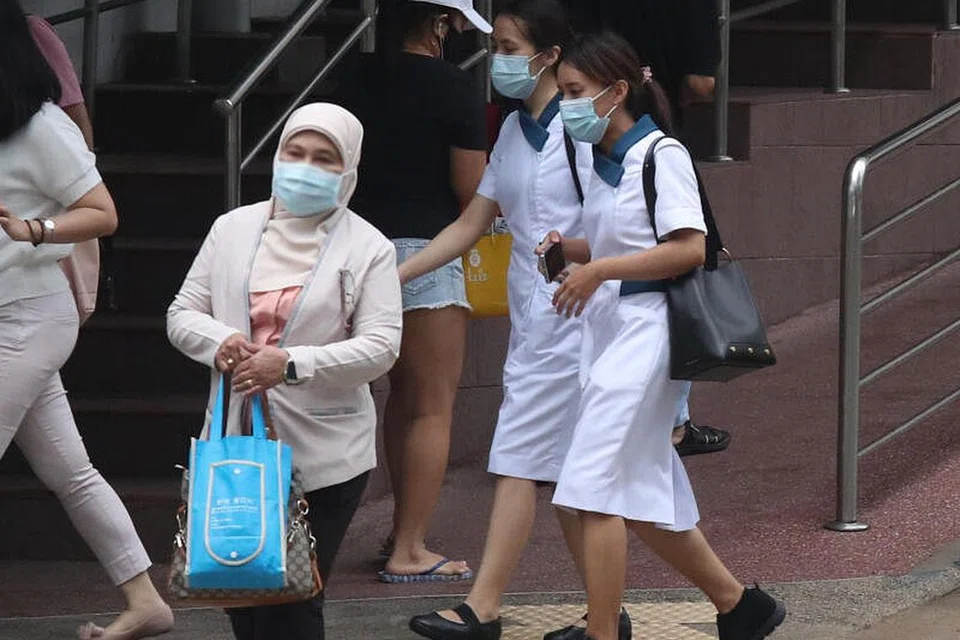 LEBIH KERAP DILIHAT: Memakai tudung biasa dipakai di kebanyakan tempat tanpa batasan - termasuk tempat awam, di tempat kerja, dan di Parlimen. - Foto SPH