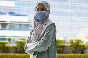 MAHU SUMBANG: Dr Nadia Nasuha Mohammad Nazri menceburi kerjaya kedoktoran kerana ia adanya peluang menyumbang kepada masyarakat. - Foto HOSPITAL BESAR CHANGI
