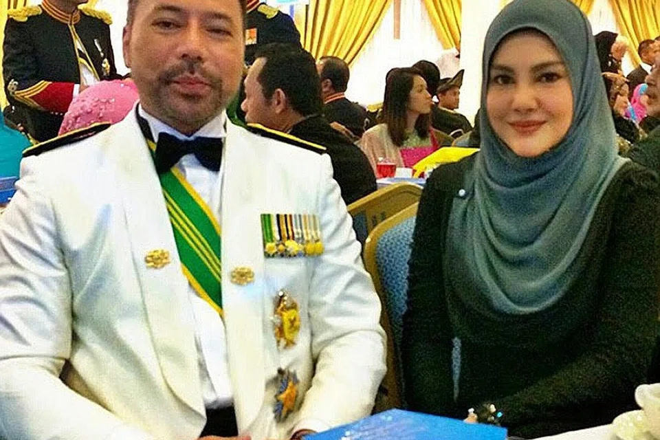 TURUT TERJEJAS: Suami Umie Aida, Datuk Seri Khairuddin Abu Hassan, direman selama enam hari berhubung isu 1MDB pada September 2015 apabila beliau lantang mendesak agar siasatan terhadap Datuk Najib dilakukan. Namun, Umie masih belum sedia berkongsi perasaannya berhubung pengalaman yang dilalui suaminya itu. - Foto fail 