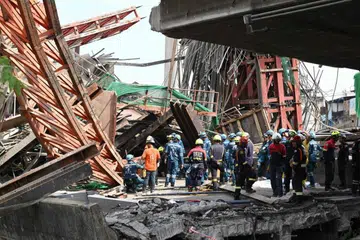 Pasukan bomba dan penyelamat bersama anggota Jabatan Pencegahan dan Mitigasi Bencana Pentadbiran Metropolitan Bangkok serta Yayasan Poh Teck Tung segera dikerahkan ke lokasi kejadian bagi menyelamatkan mangsa, termasuk beberapa orang yang terperangkap di atas kren.