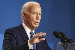 Presiden Amerika Syarikat yang kini mengasingkan diri di rumah, menerima tekanan yang semakin meningkat supaya berundur daripada pemilihan semula Demokrat.