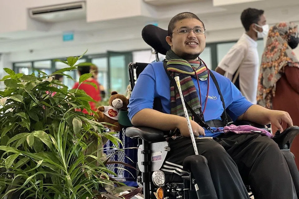 KONGSI PENGALAMAN: Encik Muhammad Saifudeen Abdul Salim, 25 tahun didiagnos penyakit Distrofi Otot Duchene pada usia empat tahun dan tujuh tahun kemudian, mula hilang keupayaan berjalan sendiri hingga perlu mengguna kerusi roda. - Foto BM oleh HARITH MUSTAFFA