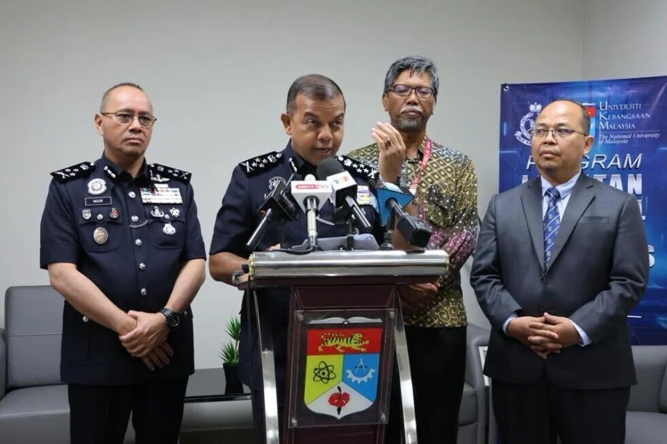 PDRM, Tan Sri Ayob Khan Mydin Pitchay, Hari Polis, UKM