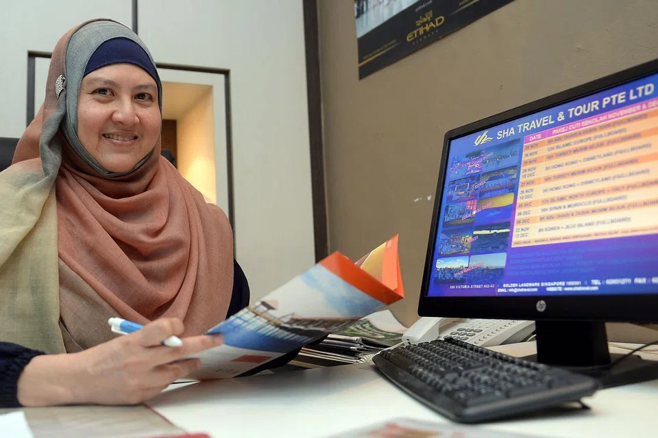 TREND MELANCONG KIAN MENINGKAT: Cik Siti Faridahanim, Pengarah Sha Travel & Tour Pte Ltd, antara ahli panel dalam Seminar Pelancongan anjuran Berita Harian pada Sabtu, 9 April ini. - Foto TAUFIK A. KADER