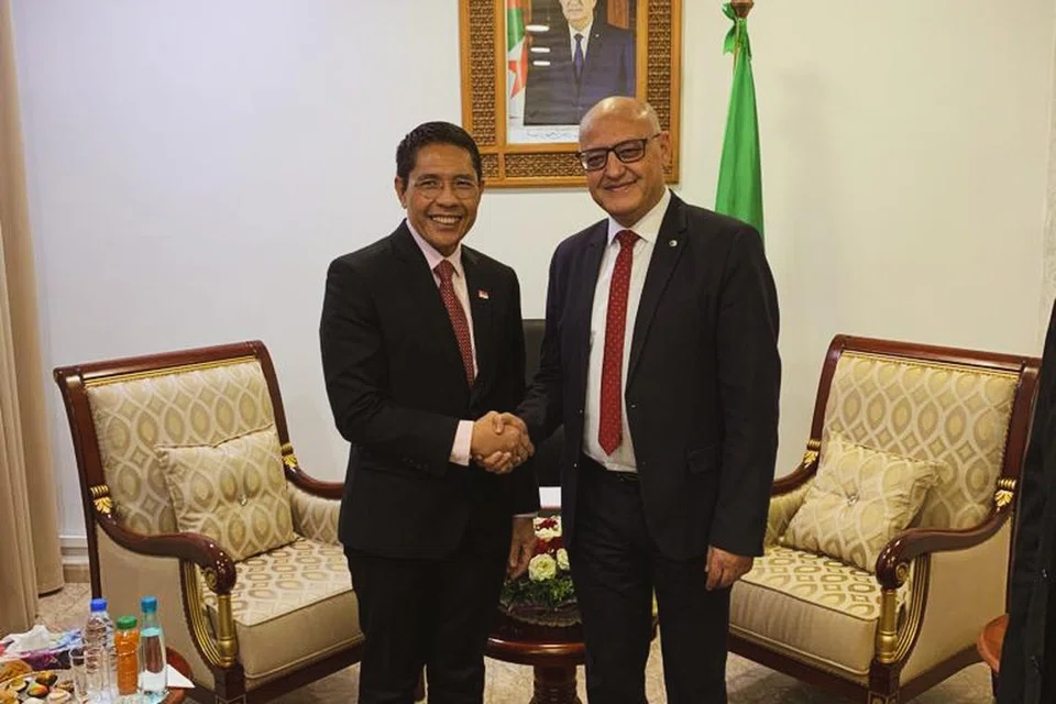 LATIHAN VOKASIONAL: Menteri di Pejabat Perdana Menteri, Dr Mohamad Maliki Osman, bertemu Menteri Latihan Vokasional dan Pendidikan Encik Yaccine Merabi di mana mereka mengalu-alukan pertukaran pengalaman dan kepakaran dalam latihan vokasional.
