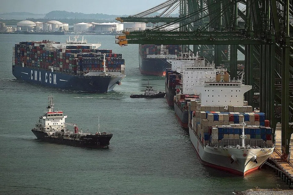 SEKTOR TERJEJAS: Sektor kejuruteraan marin dan luar pesisir terjejas disebabkan harga minyak yang merosot akibat sekatan Covid-19 tahun lalu, dan dijangka akan terus terjejas dengan usaha global dalam menangani perubahan iklim, yang turut merangkumi peralihan dari menggunakan bahan bakar fosil. - Foto fail