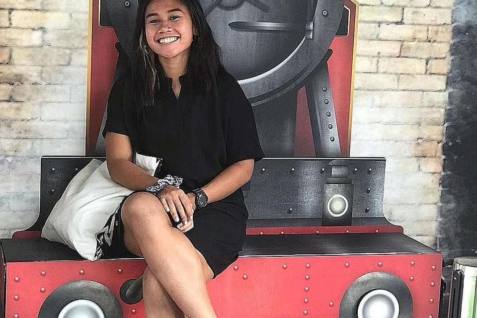KEKAL POSITIF: Siswazah NTU, Cik Nurul Aqilah Adriana Jeffri terus berusaha mencari kerja termasuk mengikuti panduan kerjaya kendalian pihak universiti serta menjalani sesi temu duga melalui alam maya. - Foto ihsan NURUL AQILAH ADRIANA JEFFRI