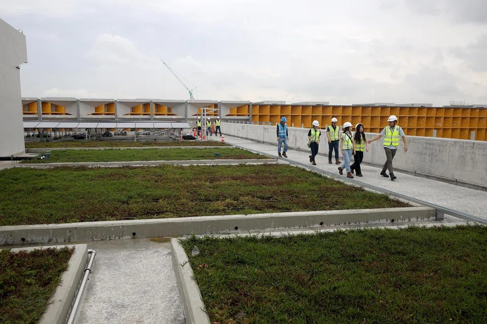 Depoh Bersepadu East Coast (ECID) menggabungkan ciri mesra alam, seperti bumbung hijau seluas 47,000 meter persegi (m²).