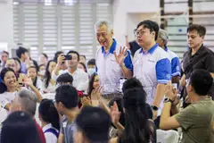 Menteri Kanan, Encik Lee Hsien Loong, menghadiri Majlis Penyampaian Anugerah Merit Pendidikan Teck Ghee CCC-CDC di Sekolah Rendah Ang Mo Kio pada 19 Mei. 