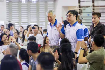 Menteri Kanan, Encik Lee Hsien Loong, menghadiri Majlis Penyampaian Anugerah Merit Pendidikan Teck Ghee CCC-CDC di Sekolah Rendah Ang Mo Kio pada 19 Mei. 