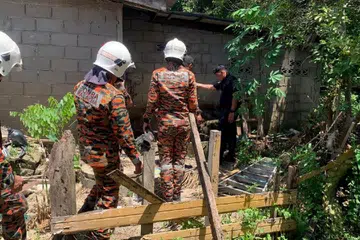 Malaysia, Kelantan, warga emas, jatuh, perigi