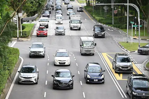pemegang lesen Kelas 3 dan Kelas 3A, kenderaan elektrik barangan ringan (LGV), bas kecil elektrik, sehingga 3,000kg, LTA