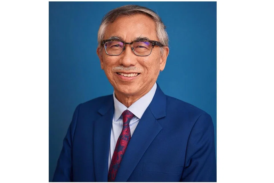 PEMIMPIN PENGASAS UNIVERSITI SENI BARU: Encik Jose Isidro 'Lito' Camacho pengerusi Lembaga Pengamanah UAS, sementara (atas) Profesor Kwok Kian Woon Naib Canselor dan Ketua Eksekutif pertamanya.