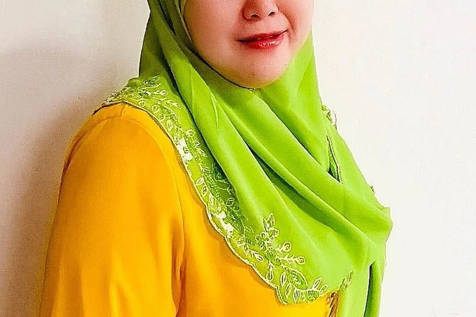 TETAP CERIA BERSAMA SI COMEL: Pengacara dan pelakon, Nurul Akhmar Elias dan suami Fai Rizal teruja menyambut Lebaran buat pertama kali sebagai ibu dan ayah meskipun tidak dapat membawa anak mereka, Ilyas Syafi yang bakal berusia empat bulan Jumaat ini, kunjung- mengunjung ke rumah sanak saudara dalam tempoh pemutus litar wabak Covid-19. - Foto ihsan NURUL AKHMAR ELIAS