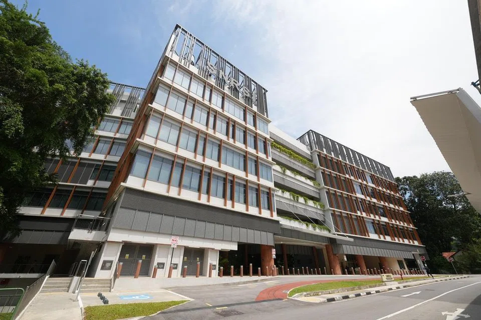 Bangunan baru Institut Penyelidikan dan Keselamatan Nuklear Singapura (SNRSI) dilancarkan pada 11 Julai. Ia terletak di  Universiti Nasional Singapura (NUS).