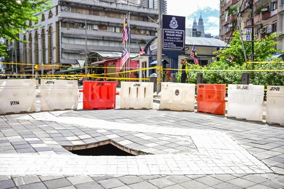 Kejadian tanah mendap di Masjid India, Kuala Lumpur, berlaku kira-kira 2.30 pagi pada 28 Ogos, sekitar 50 meter dari lokasi tanah jerlus pertama yang menyebabkan wanita warga India terperosok dan belum ditemui sehingga kini.