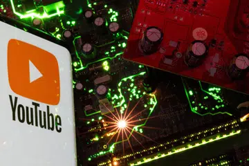 Australia membatalkan keputusan awalnya untuk mengecualikan YouTube milik Alphabet, menambah wadah itu kepada larangan media sosialnya untuk remaja.