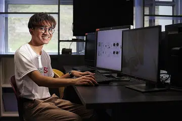 MAHU KEMBANG SAYAP: Encik Haziq menetepkan matlamat syarikatnya, BASEBORN, yang antaranya membawa masyarakat dan budaya Melayu ke pentas dunia. - Foto GIN TAY