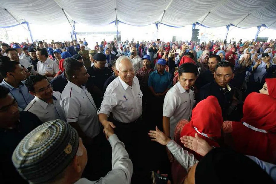 LAWAT KELANTAN: Perdana Menteri, Datuk Seri Najib Tun Razak tiba di Bandar Baru Tunjong semalam bagi menghadiri acara pecah tanah bagi pembinaan Laluan Rel Pantai Timur (ECRL), salah satu program utamanya semasa lawatan sehari ke Kelantan. - Foto NEW STRAITS TIMES