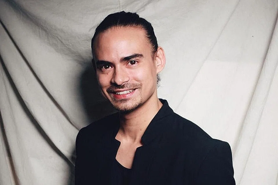 PENUH NOSTALGIA: Bunga Citra Lestari anggap lokasi persembahannya mempunyai kenangan tersendiri buatnya kerana Allahyarham Ashraf (atas) dan anaknya pernah menemaninya membuat persembahan di situ tahun lalu. - Foto SINAR HARIAN, fail