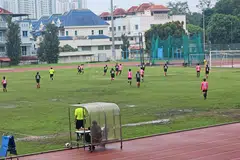 Padang di Stadium Choa Chu Kang bergenang air semasa perlawanan WPL pada 10 Mac.  