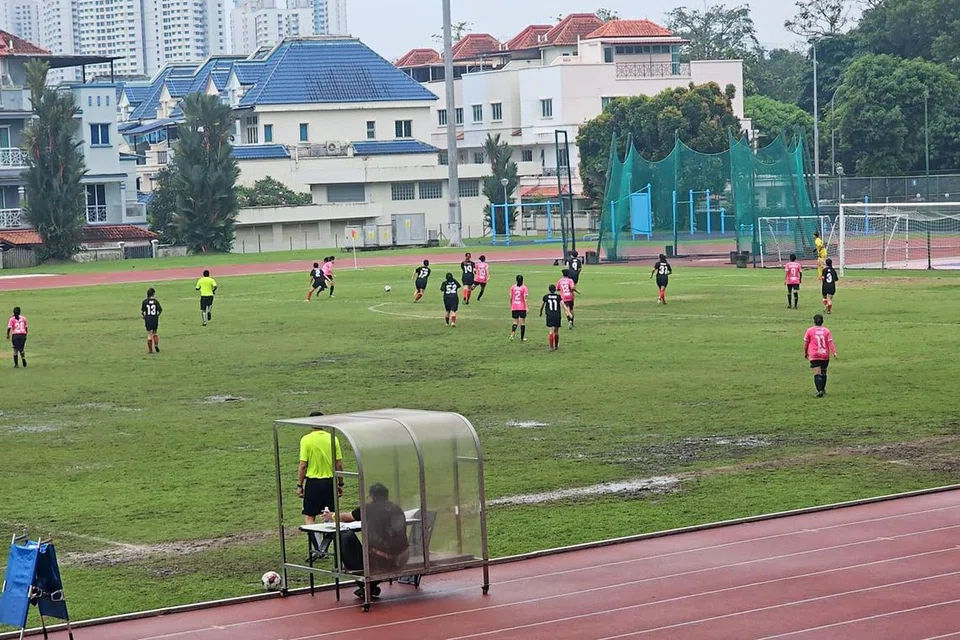 Padang di Stadium Choa Chu Kang bergenang air semasa perlawanan WPL pada 10 Mac.  