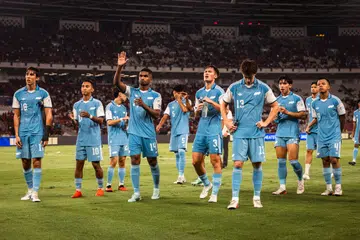 Pemain-pemain skuad Singa jelas kecewa ketika menghampiri para penyokong yang hadir memberi sokongan di Stadium Gelora Bung Karno selepas tewas 2-0 kepada Indonesia dalam saingan Piala Asean Fifa pada 25 September.