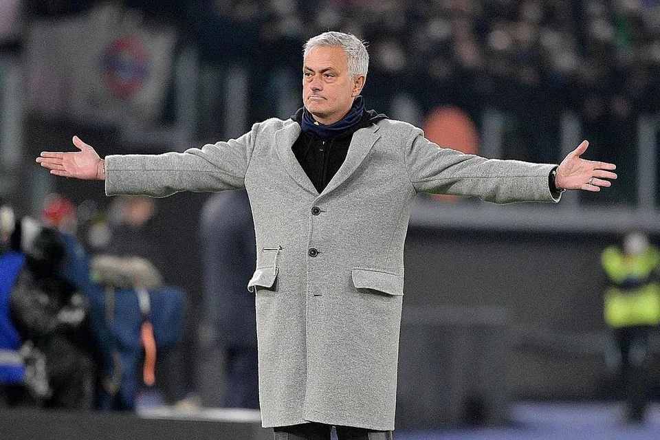 DETIK MENGAIBKAN 'THE SPECIAL ONE': Kekalahan 1-6 di tangan pasukan Norway, Bodo/Glimt dalam Liga Persidangan Europa (ECL) tiga bulan lalu adalah titik hitam bagi Roma. Buat pertama kali kelab di bawah asuhan Mourinho (atas) yang juga dikenali sebagai 'The Special One' dibolosi enam gol. - Foto-foto REUTERS