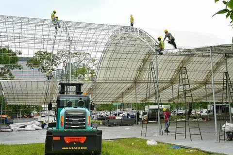Persiapan untuk Bazar Ramadan 2026 sudah bermula. Bazar Kampong Gelam, antara dua bazar tahunan utama di Singapura, akan bermula seawal 11 Februari. Bazar Ramadan Geylang Serai (gambar) pula akan bermula tiga hari kemudian pada 14 Februari. 