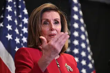JANGKA MENANG: Speaker Dewan Perwakilan, Cik Nancy Pelosi, dijangka meningkatkan majoriti partinya di dewan itu sekurang-kurangnya empat atau lima kerusi. - Foto EPA-EFE