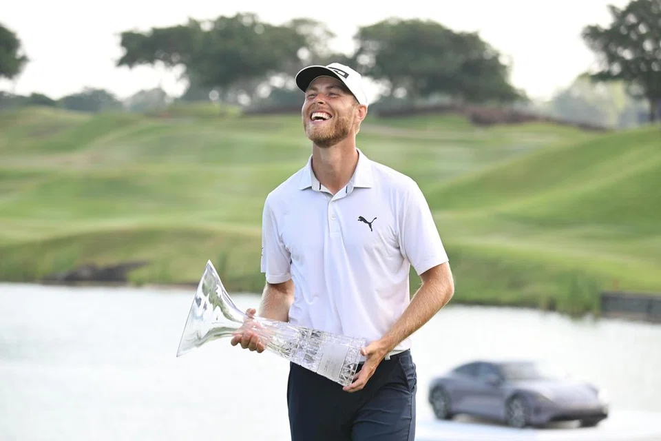 Jesper Svensson menjuarai kejohanan Porsche Klasik Singapura pada 24 Mac, dan menikmati kemenangan pertamanya pada Jelajah Dunia DP. 