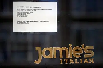 NOTIS PENUTUPAN: Salah satu daripada rangkaian restoran (gambar) milik cef Jamie Oliver yang ditutup. - Foto REUTERS