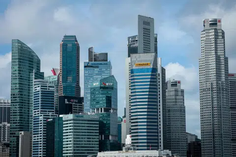Hampir tujuh daripada 10 syarikat yang ditinjau berkata mereka jangkakan tarif baru itu memberi kesan negatif ketara atau sederhana ke atas operasi mereka.