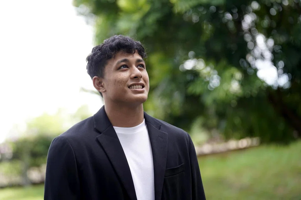 MEMBANTU KOS: Aryan Azman ingin gunakan biasiswa untuk kos latihan dan pertandingan.