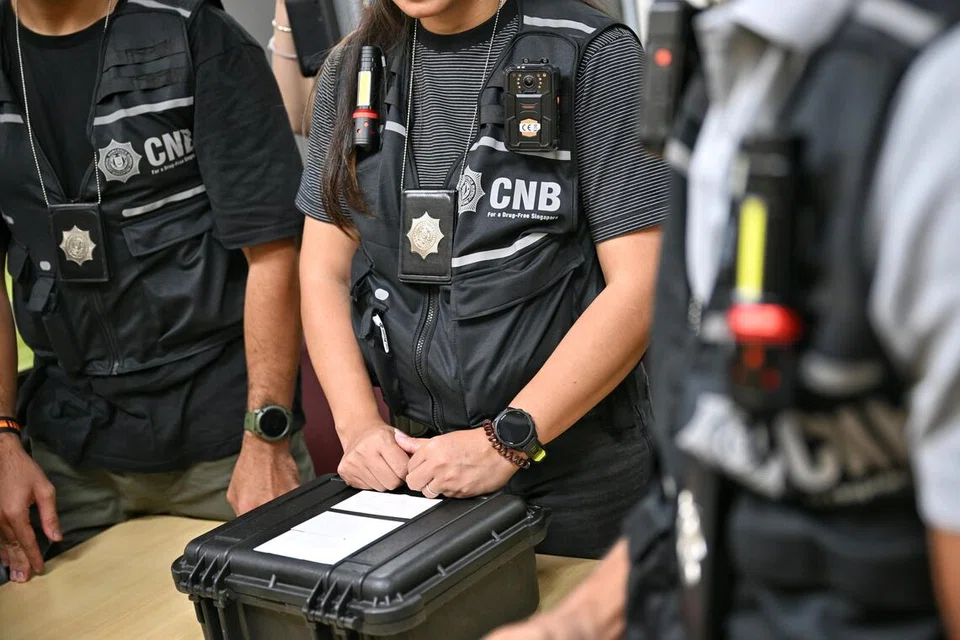 Kit ujian air liur digunakan pegawai Biro Narkotik Pusat (CNB) bagi menyaring individu yang disyaki mengambil dadah.