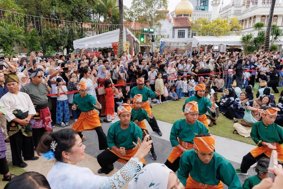 Pengunjung ke TWM berpeluang melihat pelbagai persembahan budaya semasa  festival Pesta Pecah Panggung.
